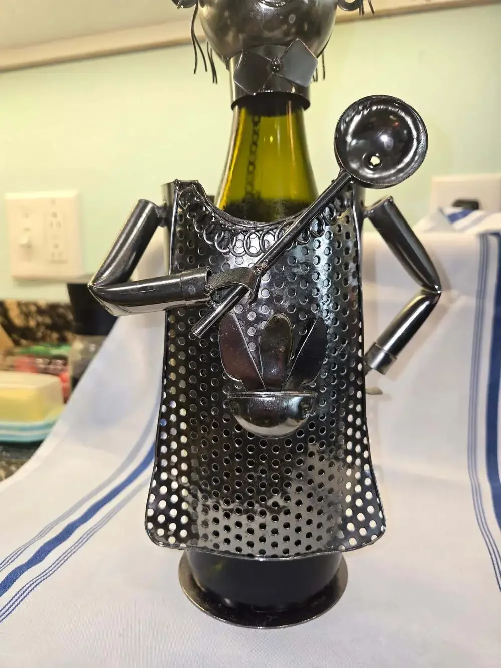 Metal Chef Decorative Wine Bottle Holder with Pan